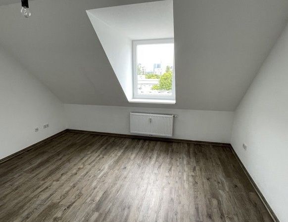 Frisch AUSGEBAUT 1,5-Zimmer-Dachgeschosswohnung mit Loggia - Photo 1