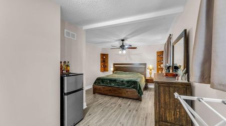 For Lease - 1060 Elgin Street, Newmarket, Ontario - Photo 3