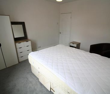 2 bedroom private hall to rent - Photo 2