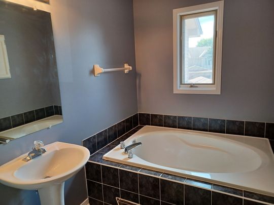 For Lease - 37 Banchory Crescent, Kanata, Ontario - Photo 1