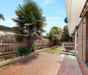 Spacious Refurbished Family Living in a Prime Mont Albert Location - Photo 2