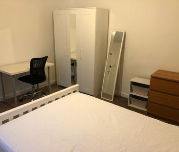 4 Bed Terraced House, Prior Deram Walk, CV4 - Photo 6