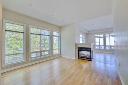 For Lease - 165 Lakeshore Road, Mississauga, Ontario - Photo 4