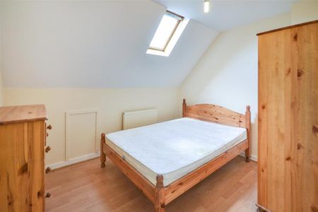 4 bedroom apartment to rent - Photo 4