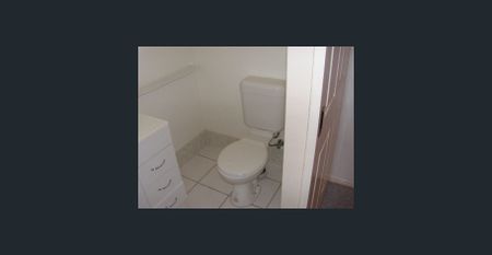 Lowset brick home with side access - Photo 2