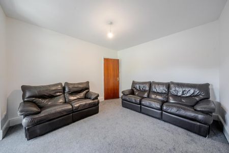 4 bedroom semi-detached house to rent - Photo 2