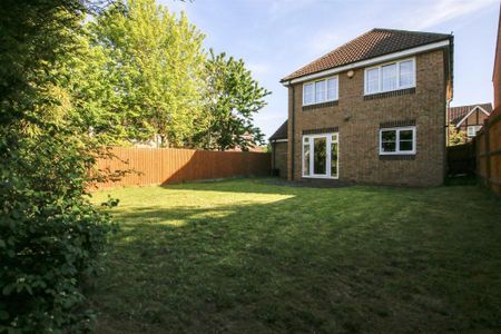 3 bedroom detached house to rent - Photo 3