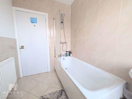 1 bedroom in a house share to rent - Photo 2