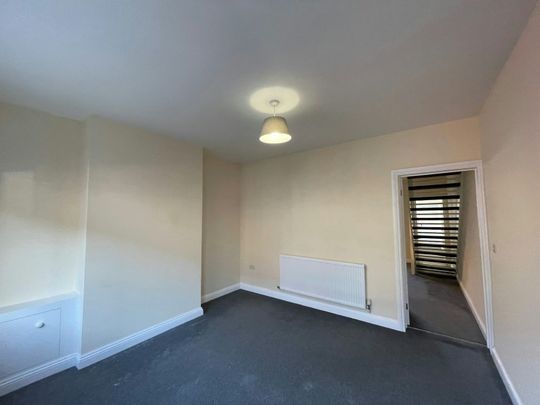 Terraced House to rent on - Photo 1