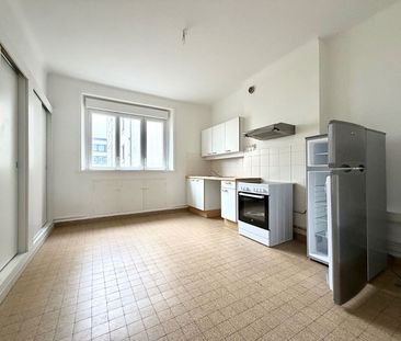 T2 - RUE DE LYON - 65.54 m² - Photo 2