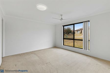 MODERN FAMILY HOME WITH STUNNING SUNSET VIEWS! - Photo 4