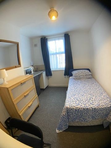 Room in a Shared House, Bedford Road, RG1 - Photo 3