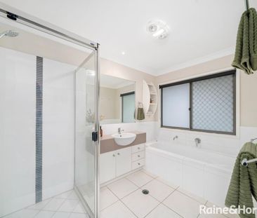 A Substantial Family Home in a Sought-After Location - Photo 5