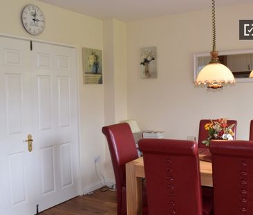 Beautiful room in 3-bedroom apartment in Lucan, Dublin - Photo 6