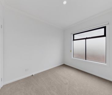 11 Fen Walk, Point Cook VIC 3030 - House For Rent | Domain - Photo 2