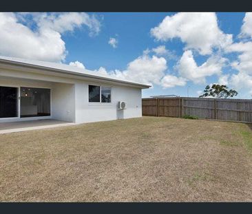 Stunning - Very modern home in the heart of Beaconsfield - Photo 3