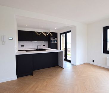 Stijlvol gerenoveerd appartement te Sint-Pieters - Photo 1