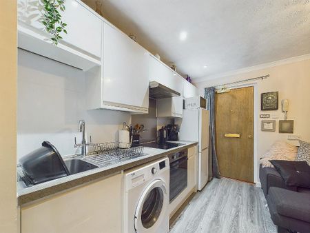 1 bedroom flat to rent - Photo 2