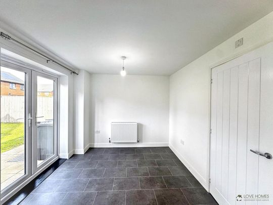 4 bedroom detached house to rent - Photo 1