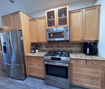 Lower Mission: 3 bed, 2 bath – main top floor unit - Photo 2