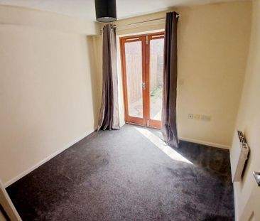 2 bedroom ground floor flat to rent - Photo 1