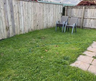 Charming 2BR Home in Pomare! - Photo 3
