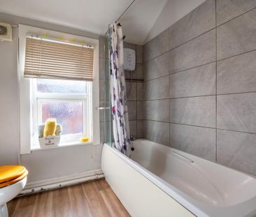 3 bedroom terraced house to rent - Photo 2