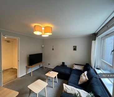 1 bedroom in a flat share to rent - Photo 1