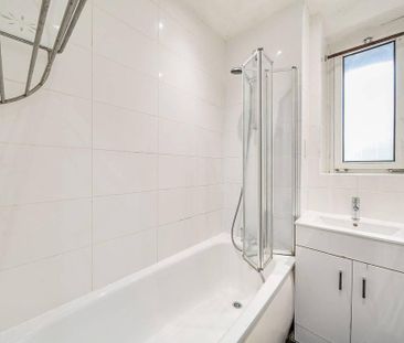 3 bedroom flat to rent - Photo 6