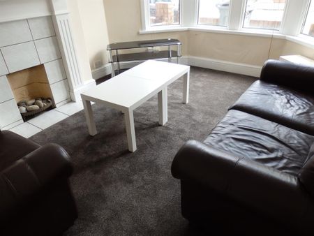 Australia Road Cardiff, CF14 3DB - Rent £2,100pcm Bills included - Photo 2