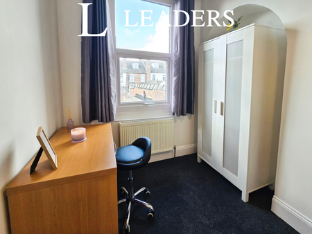 1 bedroom in a house share to rent - Photo 4