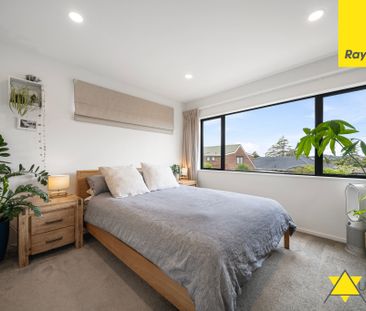 Modern Living in the Heart of Te Atatu South - Photo 1