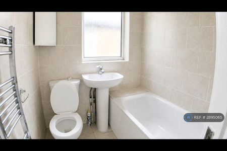 4 bedroom maisonette to rent - Photo 5
