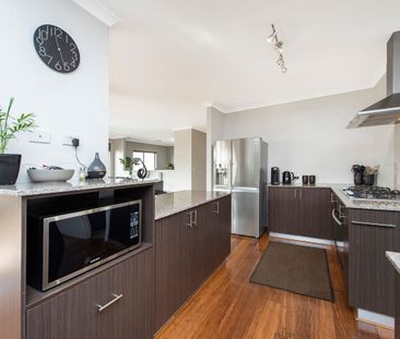 Modern home with plenty of space - Photo 4