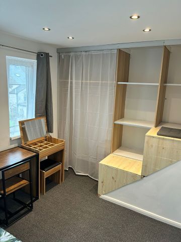 Room in a Shared House, Petersham Mews, NG7 - Photo 4