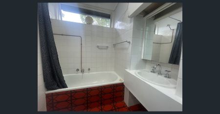 PRIME POSITION GROUND FLOOR APARTMENT - Photo 3