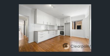 Bright, Renovated Apartment in the Heart of Willoughby - Photo 4