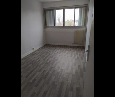 Location Appartement 4 pièces 73 m² Le Blanc - Photo 3