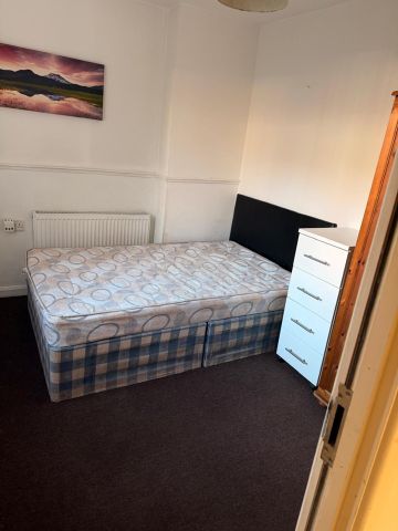 Room in a Shared House, New Cross Street, M5 - Photo 5