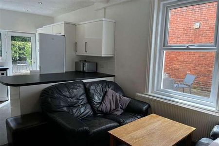 Bedroom House In Winton, BH9 - Photo 3