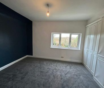 Terraced House to rent on - Photo 6