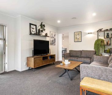 Tastefully Modernised Home - Convenient Location - Photo 2