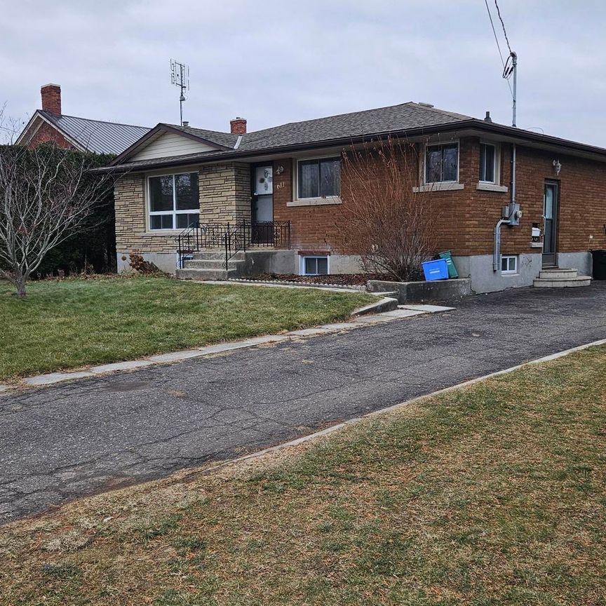 For Lease - 611 Geneva Street Unit# upper, St. Catharines, Ontario - Photo 1