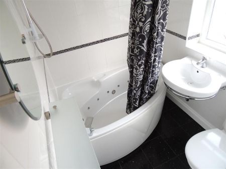 3 bedroom end of terrace house to rent - Photo 5