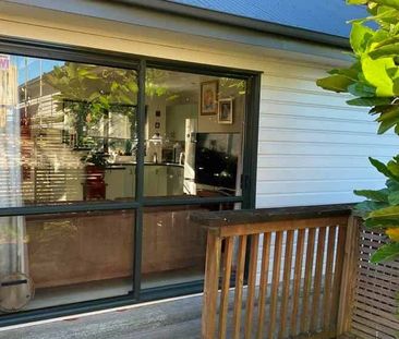 Titirangi - Titirangi, 1 bedroom standalone house - Photo 2