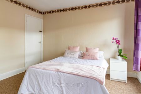 Room 1 - Photo 5