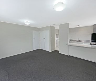 2 Bedroom in Maungaraki - Photo 6