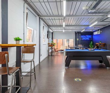 Studio Fourth Floor - Photo 3