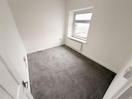 House - Terraced For Rent Wern Street, Tonypandy - Photo 4