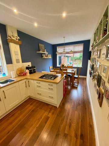 4 bedroom semi-detached house to rent - Photo 4